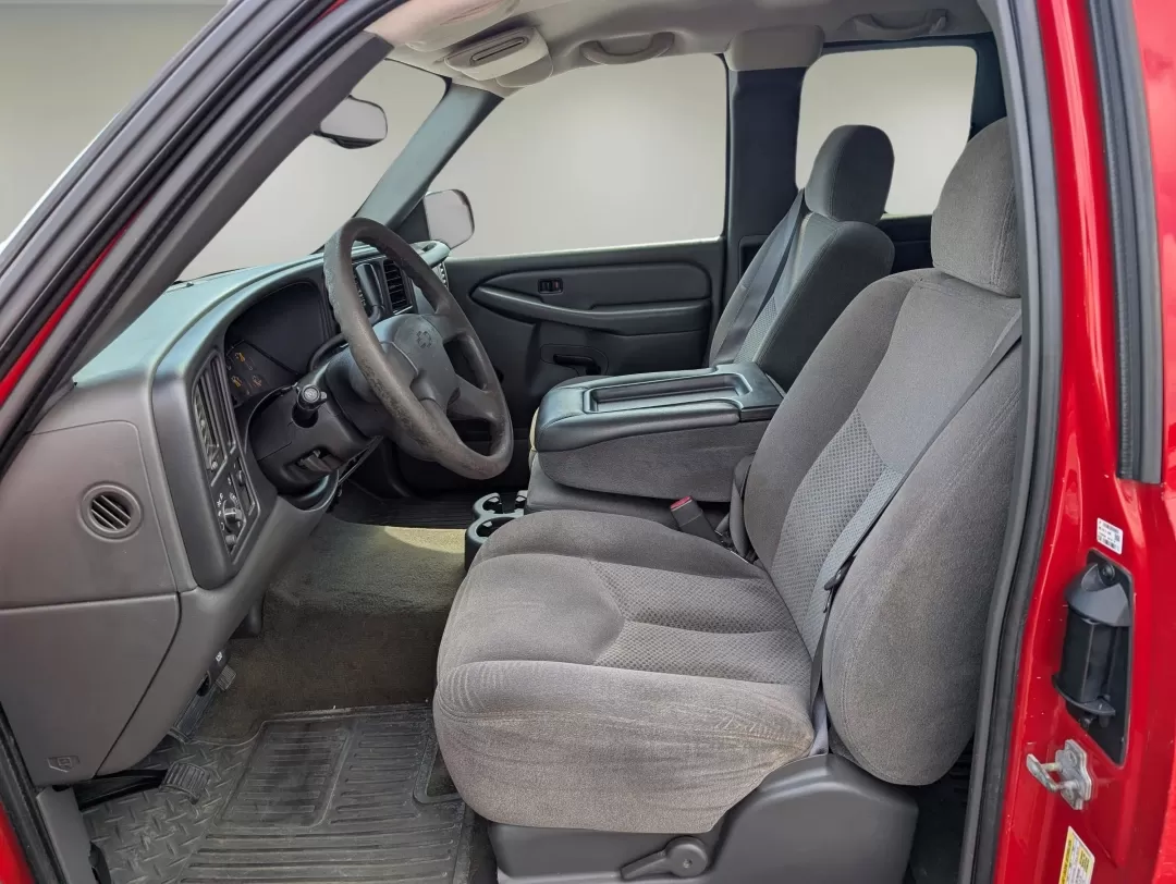 2006 /Dark Charcoal Chevrolet Silverado 1500 LS (1GCEC19Z06Z) with an Other engine, located at 3959 U.S. 80 W, Phenix City, AL, 36870, (334) 297-4885, 32.469296, -85.135185 - **Unleash Your Adventurous Spirit with the 2006 Chevrolet Silverado 1500!** <br /> <br /> Life is an adventure waiting to unfold, and the 2006 Chevrolet Silverado 1500 makes every journey a memorable one. Whether you're a growing family looking for reliable transportation, a weekend warrior ready fo - Photo#10