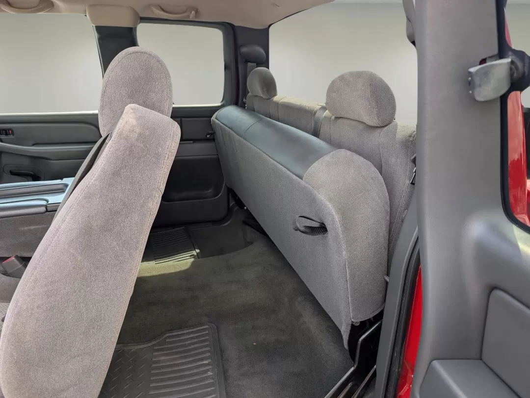 2006 /Dark Charcoal Chevrolet Silverado 1500 LS (1GCEC19Z06Z) with an Other engine, located at 3959 U.S. 80 W, Phenix City, AL, 36870, (334) 297-4885, 32.469296, -85.135185 - **Unleash Your Adventurous Spirit with the 2006 Chevrolet Silverado 1500!** <br /> <br /> Life is an adventure waiting to unfold, and the 2006 Chevrolet Silverado 1500 makes every journey a memorable one. Whether you're a growing family looking for reliable transportation, a weekend warrior ready fo - Photo#11