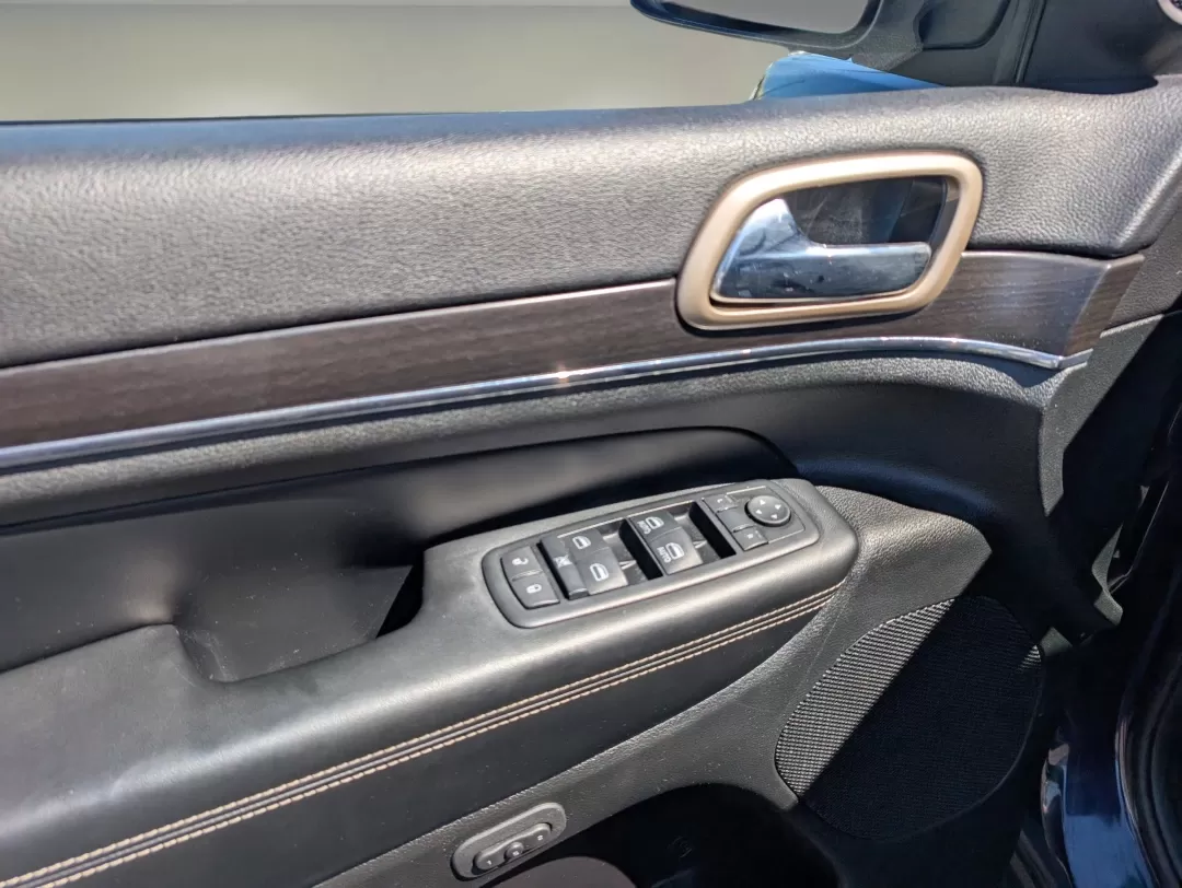 2014 /Black Jeep Grand Cherokee Limited (1C4RJFBG7EC) with an Other engine, located at 804 22nd Ave, Phenix City, AL, 36870, (334) 297-1860, 32.484749, -85.024475 - **Adventure Awaits: 2014 Jeep Grand Cherokee Limited at Gils Auto - Phenix City #2**<br /> <br /> Are you ready to elevate your driving experience? Picture yourself navigating the stunning landscapes of Phenix City, AL, in a vehicle that combines luxury, capability, and comfort. The 2014 Jeep Grand - Photo#8