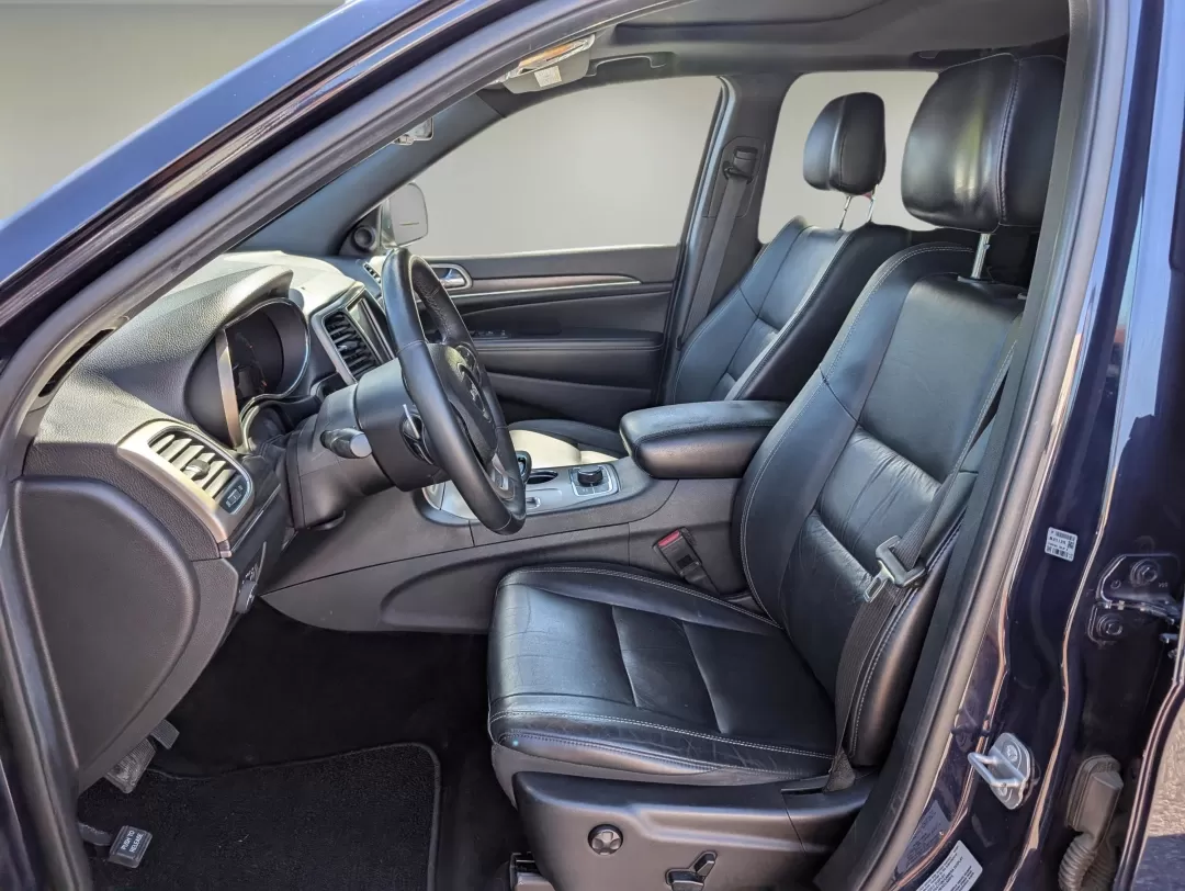 2014 /Black Jeep Grand Cherokee Limited (1C4RJFBG7EC) with an Other engine, located at 804 22nd Ave, Phenix City, AL, 36870, (334) 297-1860, 32.484749, -85.024475 - **Adventure Awaits: 2014 Jeep Grand Cherokee Limited at Gils Auto - Phenix City #2**<br /> <br /> Are you ready to elevate your driving experience? Picture yourself navigating the stunning landscapes of Phenix City, AL, in a vehicle that combines luxury, capability, and comfort. The 2014 Jeep Grand - Photo#9