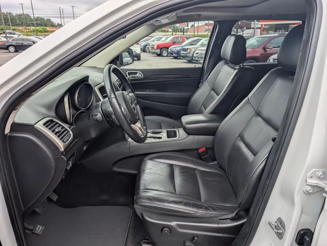 2013 /Black Jeep Grand Cherokee Laredo (1C4RJFAG6DC) with an Other engine, located at 3959 U.S. 80 W, Phenix City, AL, 36870, (334) 297-4885, 32.469296, -85.135185 - **Experience Adventure with the 2013 Jeep Grand Cherokee Laredo at Gils Auto!**<br /> <br /> Are you ready to elevate your adventures with a vehicle that can handle everything life throws your way? Look no further than the 2013 Jeep Grand Cherokee Laredo, available now at Gils Auto in Phenix City, A - Photo#9