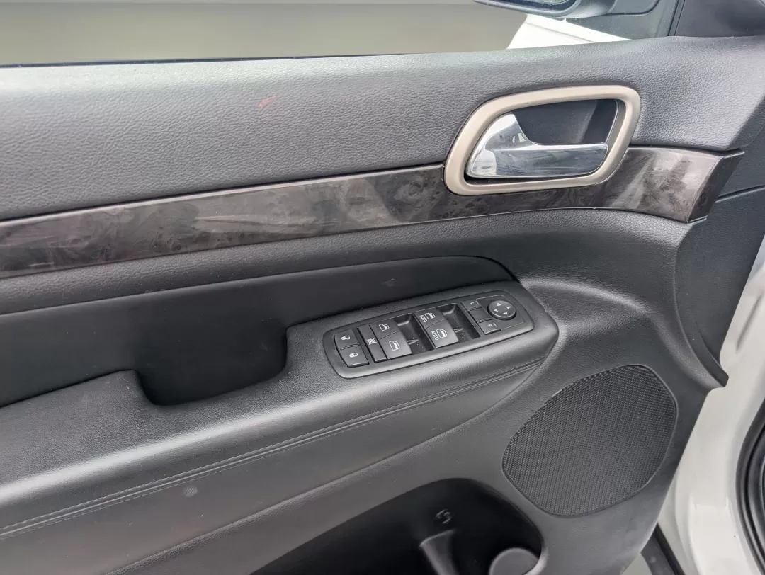 2013 /Black Jeep Grand Cherokee Laredo (1C4RJFAG6DC) with an Other engine, located at 3959 U.S. 80 W, Phenix City, AL, 36870, (334) 297-4885, 32.469296, -85.135185 - **Experience Adventure with the 2013 Jeep Grand Cherokee Laredo at Gils Auto!**<br /> <br /> Are you ready to elevate your adventures with a vehicle that can handle everything life throws your way? Look no further than the 2013 Jeep Grand Cherokee Laredo, available now at Gils Auto in Phenix City, A - Photo#9