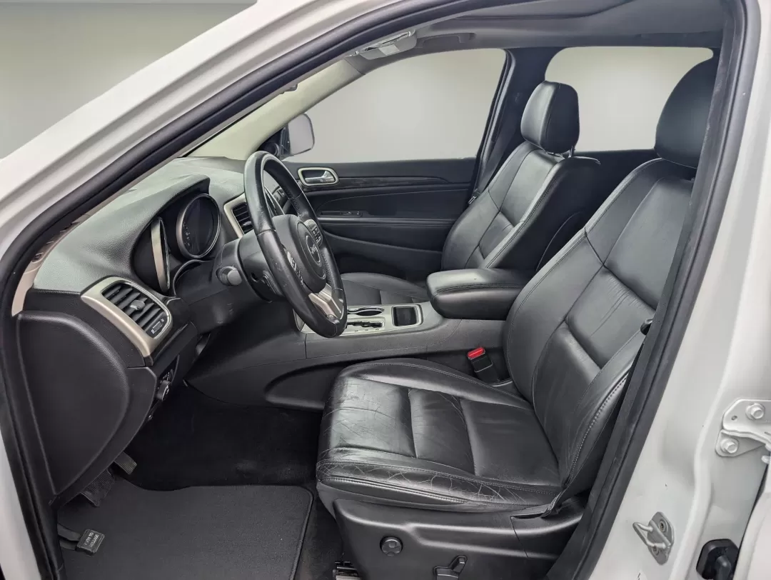 2013 /Black Jeep Grand Cherokee Laredo (1C4RJFAG6DC) with an Other engine, located at 3959 U.S. 80 W, Phenix City, AL, 36870, (334) 297-4885, 32.469296, -85.135185 - **Experience Adventure with the 2013 Jeep Grand Cherokee Laredo at Gils Auto!**<br /> <br /> Are you ready to elevate your adventures with a vehicle that can handle everything life throws your way? Look no further than the 2013 Jeep Grand Cherokee Laredo, available now at Gils Auto in Phenix City, A - Photo#10