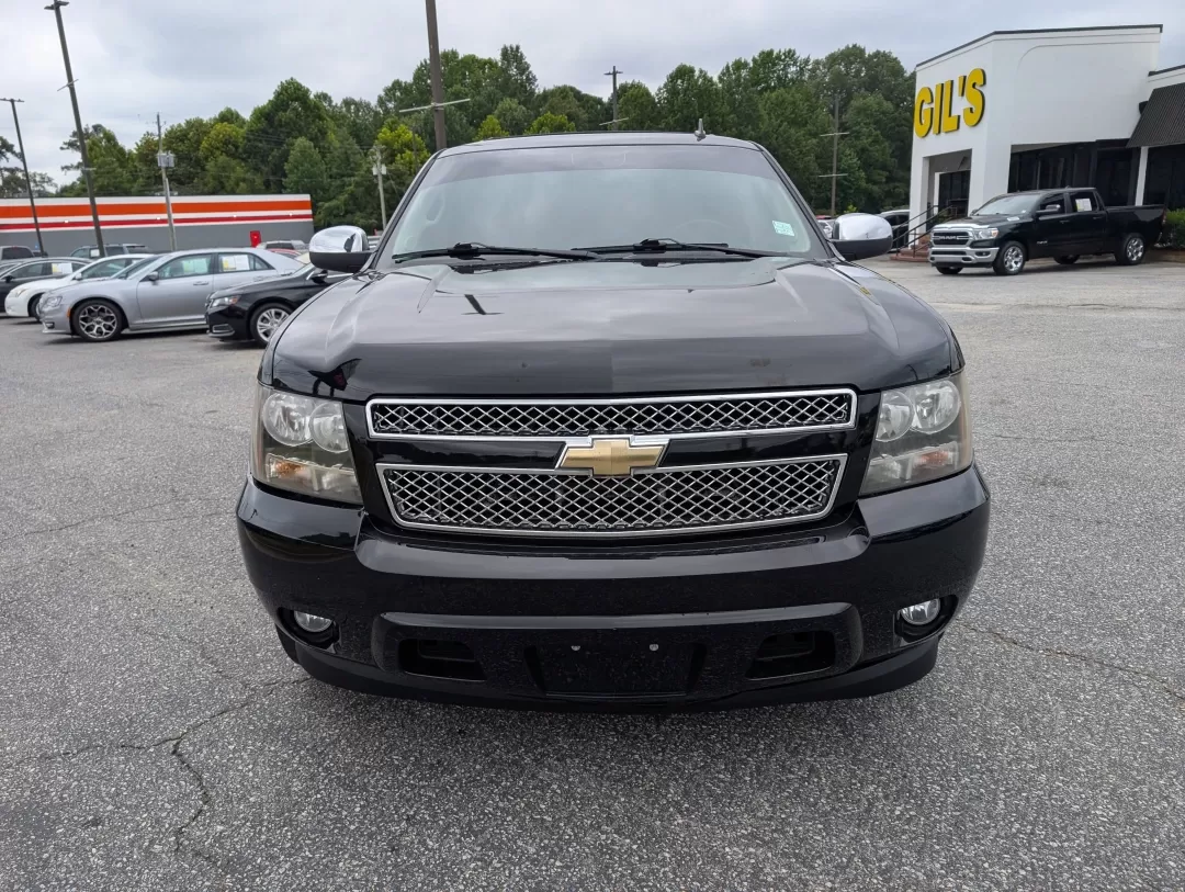 2011 /Ebony Chevrolet Tahoe LS (1GNSCAE06BR) with an Other engine, located at 3959 U.S. 80 W, Phenix City, AL, 36870, (334) 297-4885, 32.469296, -85.135185 - Imagine effortlessly navigating through Phenix City, AL, in a robust 2011 Chevrolet Tahoe, perfect for family road trips or weekend adventures. With its spacious interior and impressive towing capacity, this SUV is designed for those who value both comfort and capability. Whether you're hauling spor - Photo#1