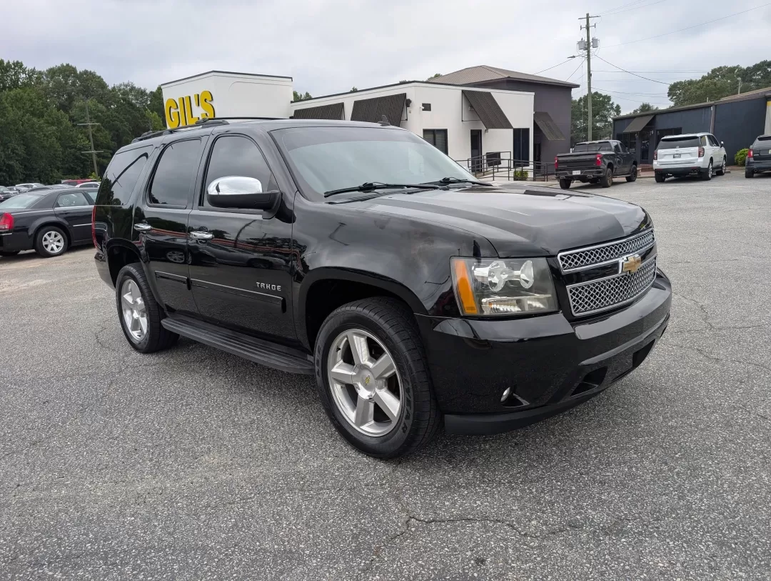 2011 /Ebony Chevrolet Tahoe LS (1GNSCAE06BR) with an Other engine, located at 3959 U.S. 80 W, Phenix City, AL, 36870, (334) 297-4885, 32.469296, -85.135185 - Imagine effortlessly navigating through Phenix City, AL, in a robust 2011 Chevrolet Tahoe, perfect for family road trips or weekend adventures. With its spacious interior and impressive towing capacity, this SUV is designed for those who value both comfort and capability. Whether you're hauling spor - Photo#2