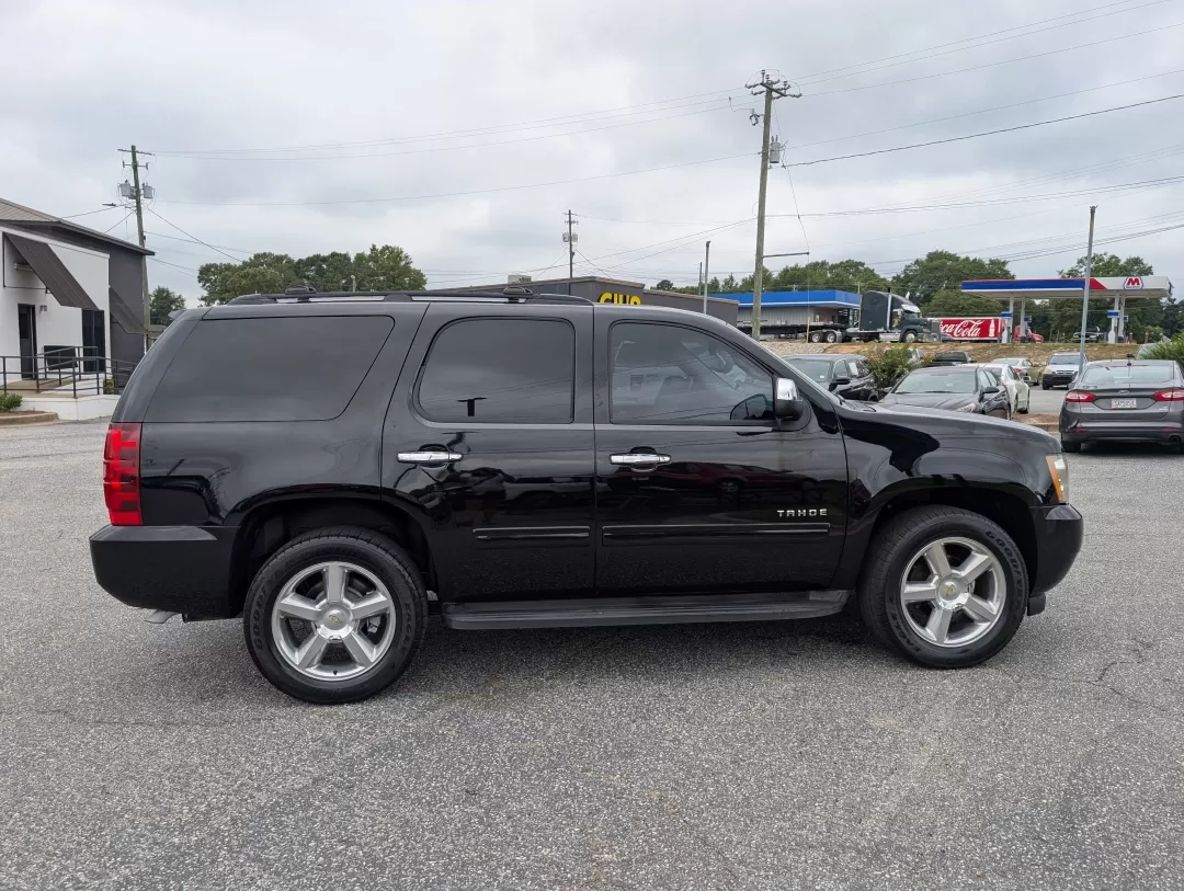 2011 /Ebony Chevrolet Tahoe LS (1GNSCAE06BR) with an Other engine, located at 3959 U.S. 80 W, Phenix City, AL, 36870, (334) 297-4885, 32.469296, -85.135185 - Imagine effortlessly navigating through Phenix City, AL, in a robust 2011 Chevrolet Tahoe, perfect for family road trips or weekend adventures. With its spacious interior and impressive towing capacity, this SUV is designed for those who value both comfort and capability. Whether you're hauling spor - Photo#3