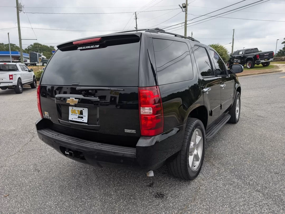 2011 /Ebony Chevrolet Tahoe LS (1GNSCAE06BR) with an Other engine, located at 3959 U.S. 80 W, Phenix City, AL, 36870, (334) 297-4885, 32.469296, -85.135185 - Imagine effortlessly navigating through Phenix City, AL, in a robust 2011 Chevrolet Tahoe, perfect for family road trips or weekend adventures. With its spacious interior and impressive towing capacity, this SUV is designed for those who value both comfort and capability. Whether you're hauling spor - Photo#4