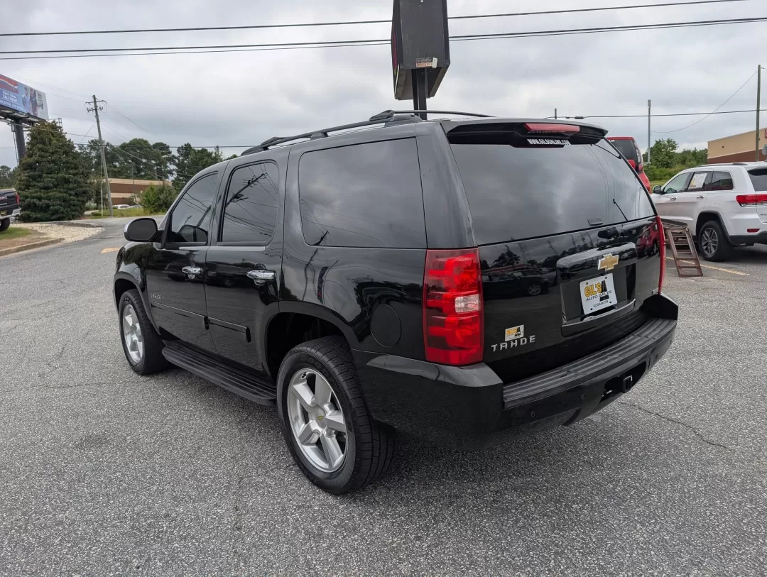 2011 /Ebony Chevrolet Tahoe LS (1GNSCAE06BR) with an Other engine, located at 3959 U.S. 80 W, Phenix City, AL, 36870, (334) 297-4885, 32.469296, -85.135185 - Imagine effortlessly navigating through Phenix City, AL, in a robust 2011 Chevrolet Tahoe, perfect for family road trips or weekend adventures. With its spacious interior and impressive towing capacity, this SUV is designed for those who value both comfort and capability. Whether you're hauling spor - Photo#6
