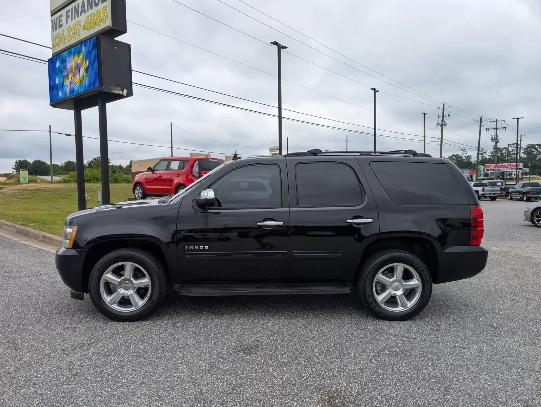 2011 /Ebony Chevrolet Tahoe LS (1GNSCAE06BR) with an Other engine, located at 3959 U.S. 80 W, Phenix City, AL, 36870, (334) 297-4885, 32.469296, -85.135185 - Imagine effortlessly navigating through Phenix City, AL, in a robust 2011 Chevrolet Tahoe, perfect for family road trips or weekend adventures. With its spacious interior and impressive towing capacity, this SUV is designed for those who value both comfort and capability. Whether you're hauling spor - Photo#7