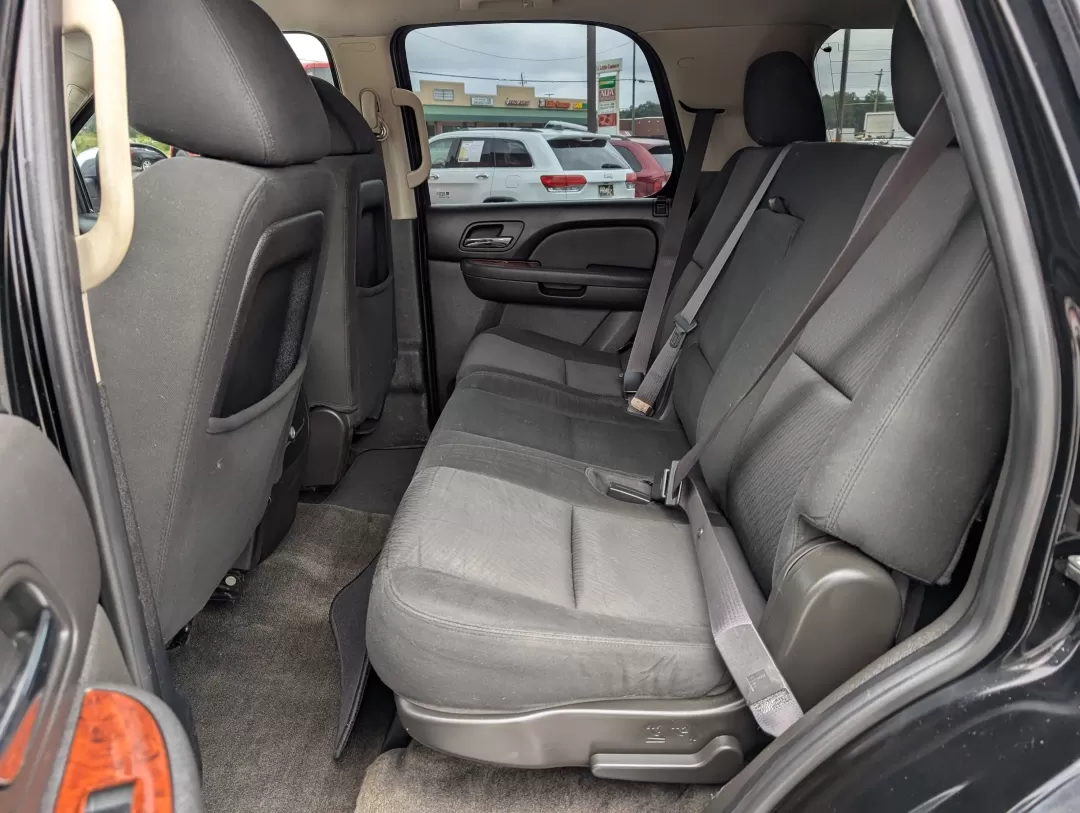 2011 /Ebony Chevrolet Tahoe LS (1GNSCAE06BR) with an Other engine, located at 3959 U.S. 80 W, Phenix City, AL, 36870, (334) 297-4885, 32.469296, -85.135185 - Imagine effortlessly navigating through Phenix City, AL, in a robust 2011 Chevrolet Tahoe, perfect for family road trips or weekend adventures. With its spacious interior and impressive towing capacity, this SUV is designed for those who value both comfort and capability. Whether you're hauling spor - Photo#10