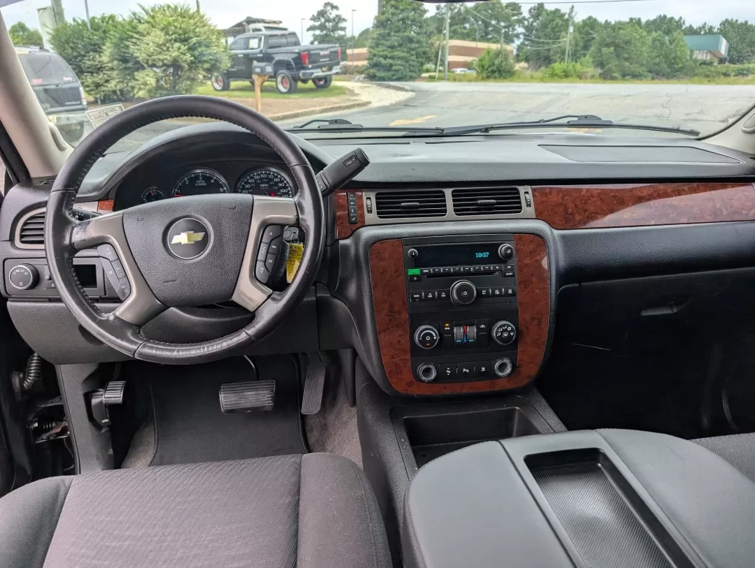 2011 /Ebony Chevrolet Tahoe LS (1GNSCAE06BR) with an Other engine, located at 3959 U.S. 80 W, Phenix City, AL, 36870, (334) 297-4885, 32.469296, -85.135185 - Imagine effortlessly navigating through Phenix City, AL, in a robust 2011 Chevrolet Tahoe, perfect for family road trips or weekend adventures. With its spacious interior and impressive towing capacity, this SUV is designed for those who value both comfort and capability. Whether you're hauling spor - Photo#12