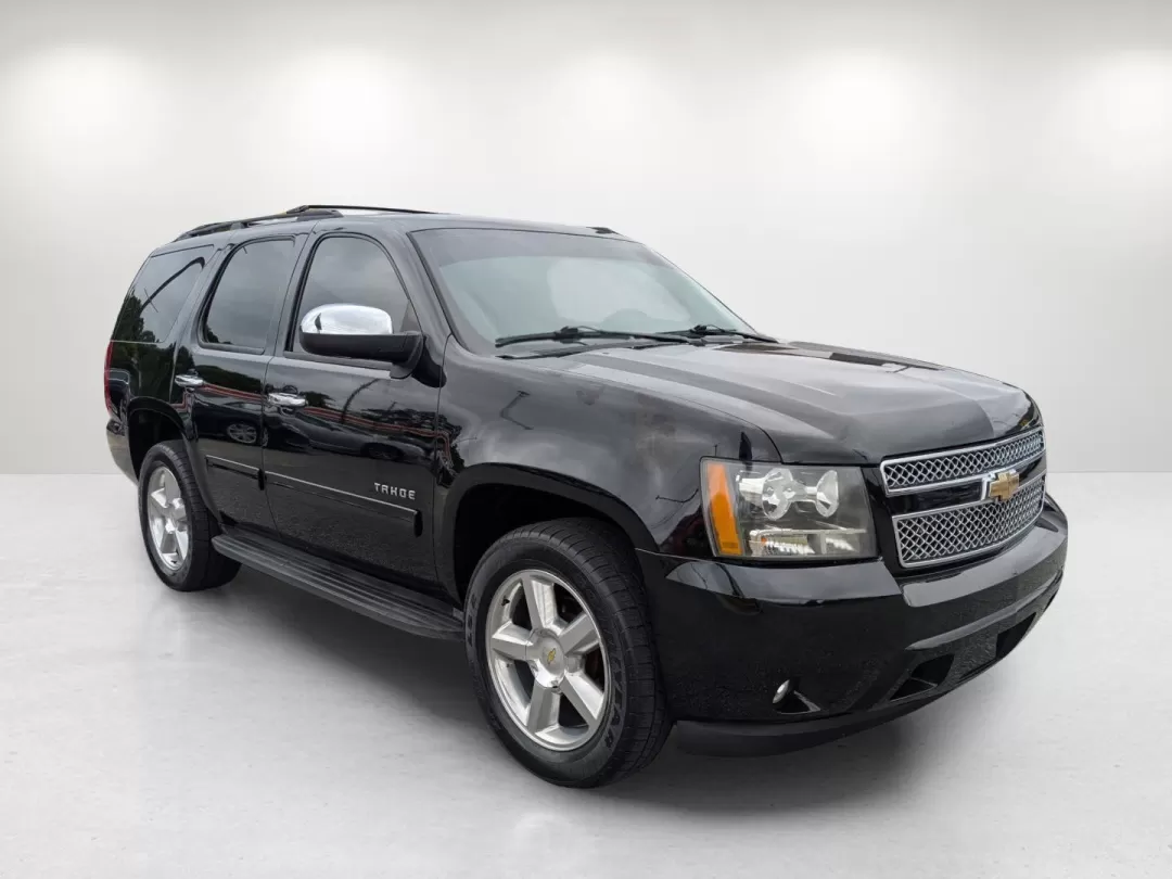 2011 /Ebony Chevrolet Tahoe LS (1GNSCAE06BR) with an Other engine, located at 3959 U.S. 80 W, Phenix City, AL, 36870, (334) 297-4885, 32.469296, -85.135185 - Imagine effortlessly navigating through Phenix City, AL, in a robust 2011 Chevrolet Tahoe, perfect for family road trips or weekend adventures. With its spacious interior and impressive towing capacity, this SUV is designed for those who value both comfort and capability. Whether you're hauling spor - Photo#3