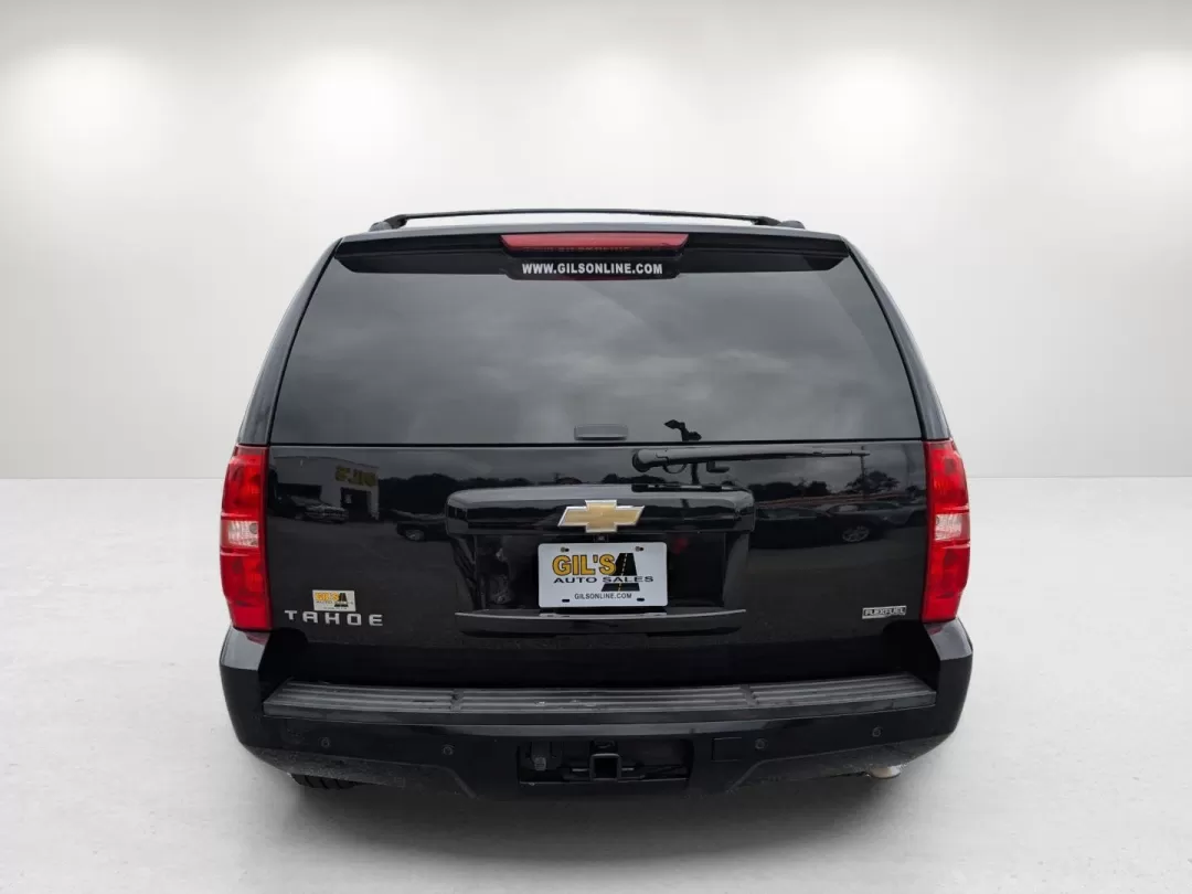 2011 /Ebony Chevrolet Tahoe LS (1GNSCAE06BR) with an Other engine, located at 3959 U.S. 80 W, Phenix City, AL, 36870, (334) 297-4885, 32.469296, -85.135185 - Imagine effortlessly navigating through Phenix City, AL, in a robust 2011 Chevrolet Tahoe, perfect for family road trips or weekend adventures. With its spacious interior and impressive towing capacity, this SUV is designed for those who value both comfort and capability. Whether you're hauling spor - Photo#6
