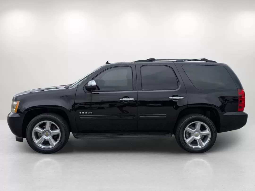 2011 /Ebony Chevrolet Tahoe LS (1GNSCAE06BR) with an Other engine, located at 3959 U.S. 80 W, Phenix City, AL, 36870, (334) 297-4885, 32.469296, -85.135185 - Imagine effortlessly navigating through Phenix City, AL, in a robust 2011 Chevrolet Tahoe, perfect for family road trips or weekend adventures. With its spacious interior and impressive towing capacity, this SUV is designed for those who value both comfort and capability. Whether you're hauling spor - Photo#8