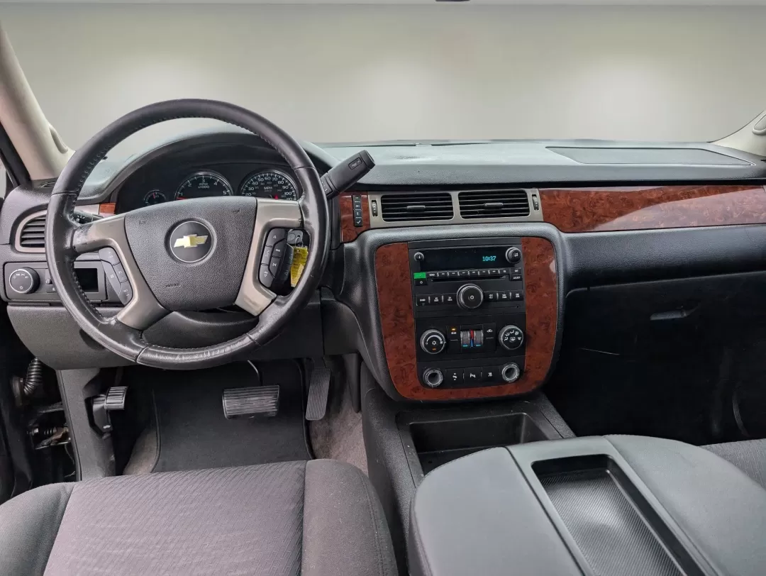 2011 /Ebony Chevrolet Tahoe LS (1GNSCAE06BR) with an Other engine, located at 3959 U.S. 80 W, Phenix City, AL, 36870, (334) 297-4885, 32.469296, -85.135185 - Imagine effortlessly navigating through Phenix City, AL, in a robust 2011 Chevrolet Tahoe, perfect for family road trips or weekend adventures. With its spacious interior and impressive towing capacity, this SUV is designed for those who value both comfort and capability. Whether you're hauling spor - Photo#13