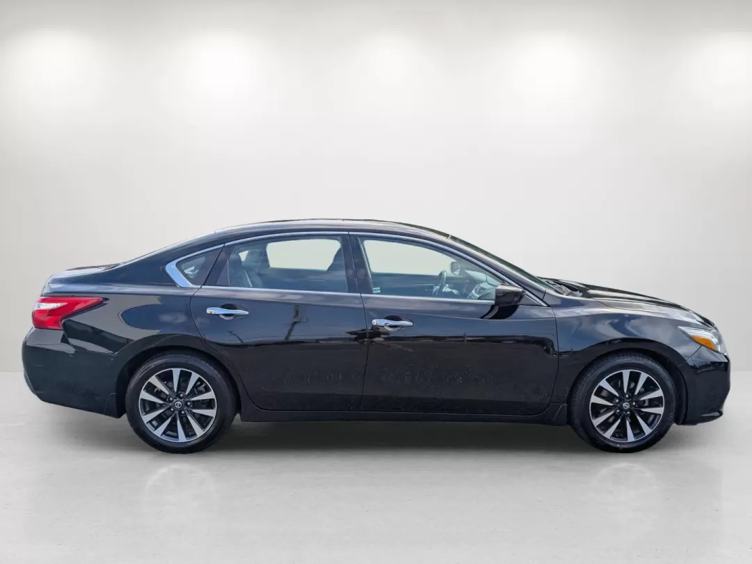 2017 /Charcoal Nissan Altima 2.5 SV (1N4AL3AP0HC) with an Other engine, located at 3959 U.S. 80 W, Phenix City, AL, 36870, (334) 297-4885, 32.469296, -85.135185 - Experience the perfect blend of style, comfort, and reliability with the 2017 Nissan Altima 2.5 SV, ideal for daily commutes, weekend getaways, or family adventures. At Gils Auto, located at 3959 U.S. 80 W, Phenix City, AL 36870, we understand that finding the right car can be a challenge, especiall - Photo#3