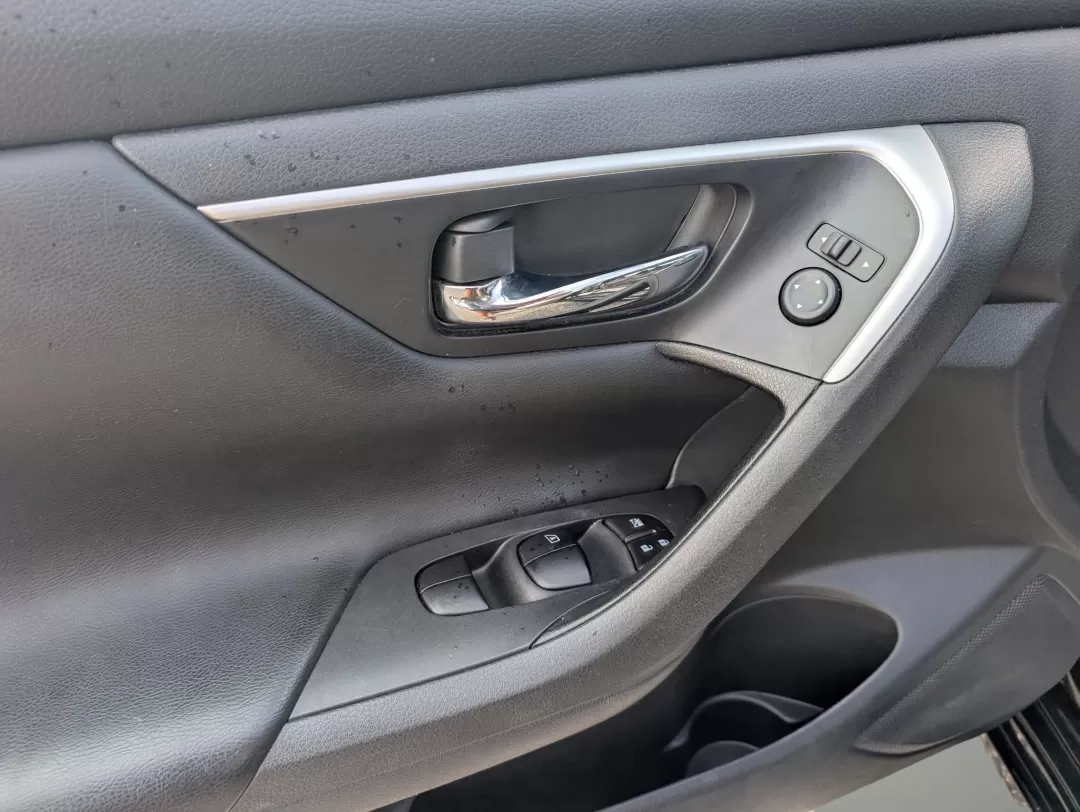2017 /Charcoal Nissan Altima 2.5 SV (1N4AL3AP0HC) with an Other engine, located at 3959 U.S. 80 W, Phenix City, AL, 36870, (334) 297-4885, 32.469296, -85.135185 - Experience the perfect blend of style, comfort, and reliability with the 2017 Nissan Altima 2.5 SV, ideal for daily commutes, weekend getaways, or family adventures. At Gils Auto, located at 3959 U.S. 80 W, Phenix City, AL 36870, we understand that finding the right car can be a challenge, especiall - Photo#8