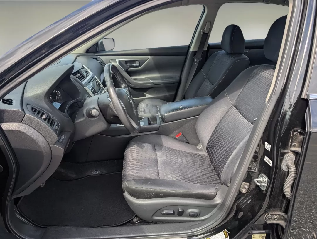 2017 /Charcoal Nissan Altima 2.5 SV (1N4AL3AP0HC) with an Other engine, located at 3959 U.S. 80 W, Phenix City, AL, 36870, (334) 297-4885, 32.469296, -85.135185 - Experience the perfect blend of style, comfort, and reliability with the 2017 Nissan Altima 2.5 SV, ideal for daily commutes, weekend getaways, or family adventures. At Gils Auto, located at 3959 U.S. 80 W, Phenix City, AL 36870, we understand that finding the right car can be a challenge, especiall - Photo#9