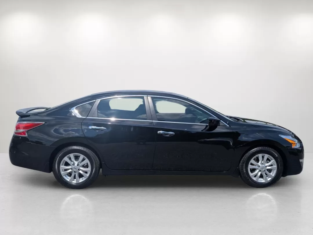 2014 /Charcoal Nissan Altima 2.5 S (1N4AL3AP4EC) with an Other engine, located at 3959 U.S. 80 W, Phenix City, AL, 36870, (334) 297-4885, 32.469296, -85.135185 - **Elevate Your Daily Drive with the 2014 Nissan Altima! Perfect for Commuters and Families Alike!**<br /> <br /> Are you searching for a reliable, stylish vehicle that can seamlessly fit into your busy lifestyle? Look no further than this stunning 2014 Nissan Altima from Gils Auto, located in the he - Photo#4