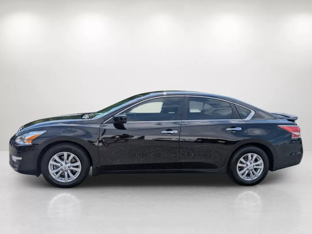 2014 /Charcoal Nissan Altima 2.5 S (1N4AL3AP4EC) with an Other engine, located at 3959 U.S. 80 W, Phenix City, AL, 36870, (334) 297-4885, 32.469296, -85.135185 - **Elevate Your Daily Drive with the 2014 Nissan Altima! Perfect for Commuters and Families Alike!**<br /> <br /> Are you searching for a reliable, stylish vehicle that can seamlessly fit into your busy lifestyle? Look no further than this stunning 2014 Nissan Altima from Gils Auto, located in the he - Photo#8