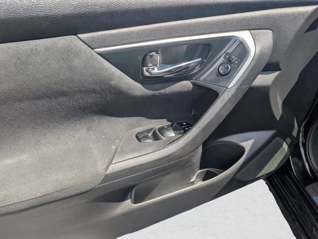 2014 /Charcoal Nissan Altima 2.5 S (1N4AL3AP4EC) with an Other engine, located at 3959 U.S. 80 W, Phenix City, AL, 36870, (334) 297-4885, 32.469296, -85.135185 - **Elevate Your Daily Drive with the 2014 Nissan Altima! Perfect for Commuters and Families Alike!**<br /> <br /> Are you searching for a reliable, stylish vehicle that can seamlessly fit into your busy lifestyle? Look no further than this stunning 2014 Nissan Altima from Gils Auto, located in the he - Photo#9