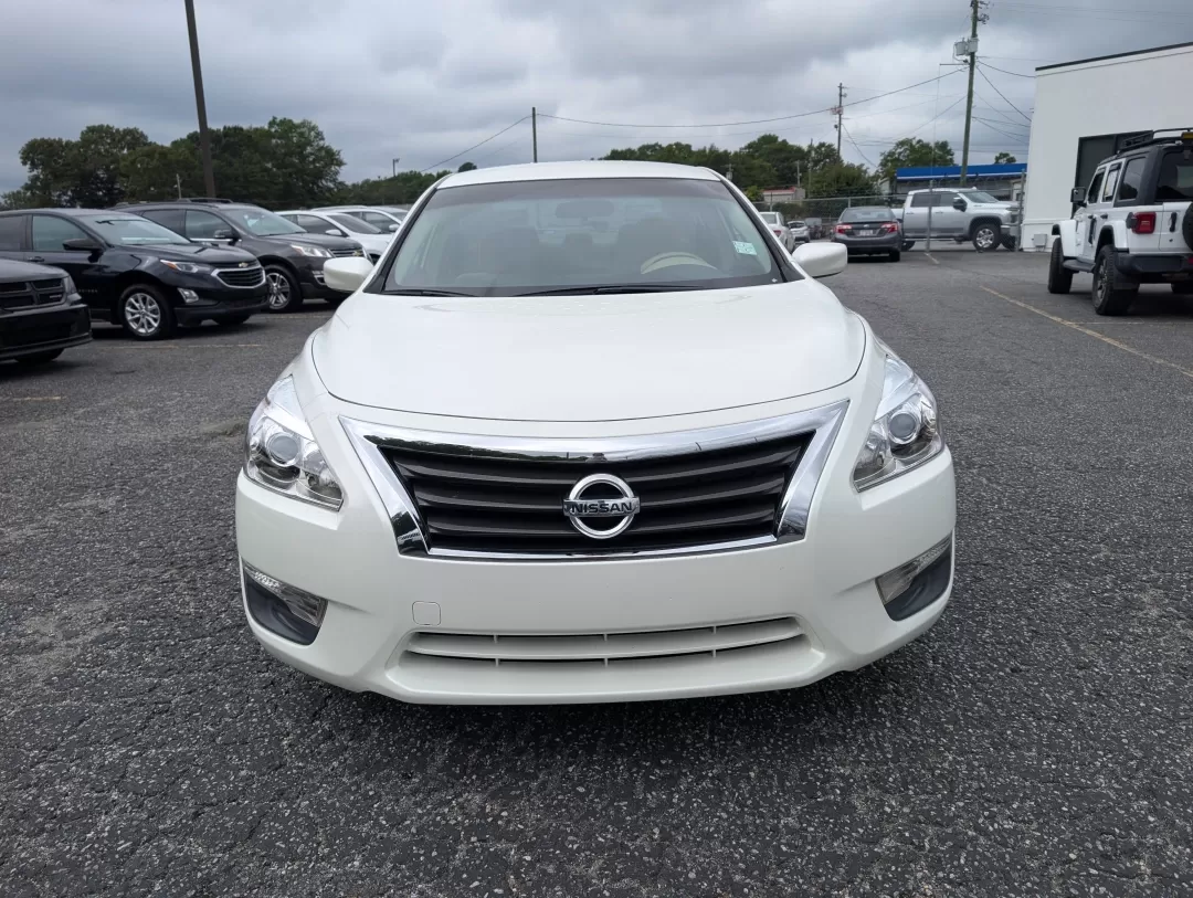 2013 /Beige Nissan Altima 2.5 S (1N4AL3AP2DC) with an Other engine, located at 3959 U.S. 80 W, Phenix City, AL, 36870, (334) 297-4885, 32.469296, -85.135185 - Experience the freedom of the open road with the 2013 Nissan Altima 2.5 S, the perfect sedan for your daily commute or weekend getaways. This stylish and efficient vehicle is ideal for budget-conscious buyers and growing families alike, providing comfort and reliability without breaking the bank. At - Photo#1