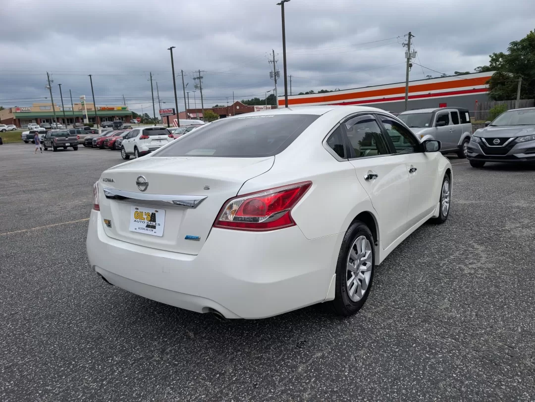 2013 /Beige Nissan Altima 2.5 S (1N4AL3AP2DC) with an Other engine, located at 3959 U.S. 80 W, Phenix City, AL, 36870, (334) 297-4885, 32.469296, -85.135185 - Experience the freedom of the open road with the 2013 Nissan Altima 2.5 S, the perfect sedan for your daily commute or weekend getaways. This stylish and efficient vehicle is ideal for budget-conscious buyers and growing families alike, providing comfort and reliability without breaking the bank. At - Photo#4