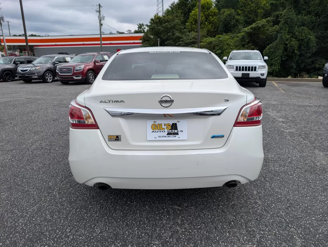 2013 /Beige Nissan Altima 2.5 S (1N4AL3AP2DC) with an Other engine, located at 3959 U.S. 80 W, Phenix City, AL, 36870, (334) 297-4885, 32.469296, -85.135185 - Experience the freedom of the open road with the 2013 Nissan Altima 2.5 S, the perfect sedan for your daily commute or weekend getaways. This stylish and efficient vehicle is ideal for budget-conscious buyers and growing families alike, providing comfort and reliability without breaking the bank. At - Photo#5