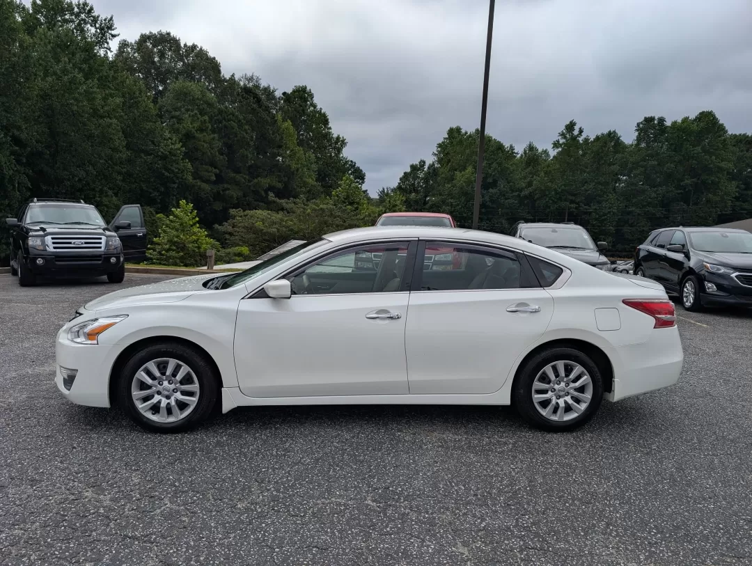 2013 /Beige Nissan Altima 2.5 S (1N4AL3AP2DC) with an Other engine, located at 3959 U.S. 80 W, Phenix City, AL, 36870, (334) 297-4885, 32.469296, -85.135185 - Experience the freedom of the open road with the 2013 Nissan Altima 2.5 S, the perfect sedan for your daily commute or weekend getaways. This stylish and efficient vehicle is ideal for budget-conscious buyers and growing families alike, providing comfort and reliability without breaking the bank. At - Photo#7
