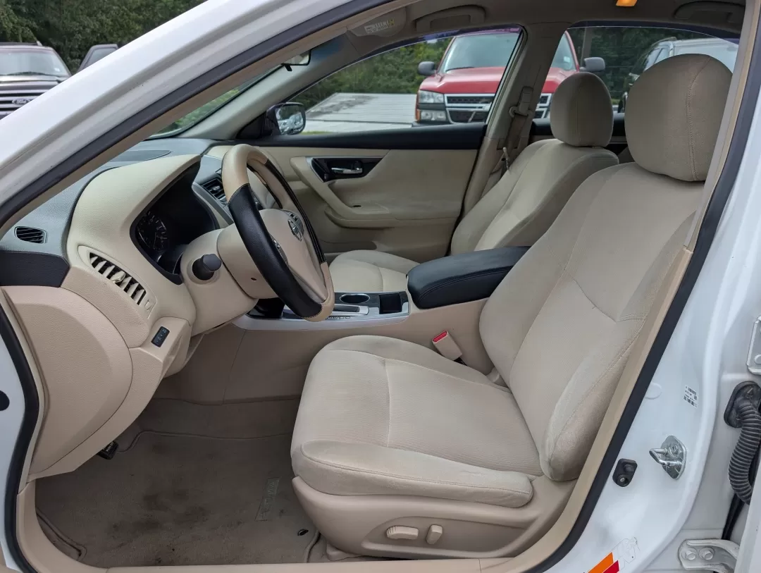 2013 /Beige Nissan Altima 2.5 S (1N4AL3AP2DC) with an Other engine, located at 3959 U.S. 80 W, Phenix City, AL, 36870, (334) 297-4885, 32.469296, -85.135185 - Experience the freedom of the open road with the 2013 Nissan Altima 2.5 S, the perfect sedan for your daily commute or weekend getaways. This stylish and efficient vehicle is ideal for budget-conscious buyers and growing families alike, providing comfort and reliability without breaking the bank. At - Photo#9