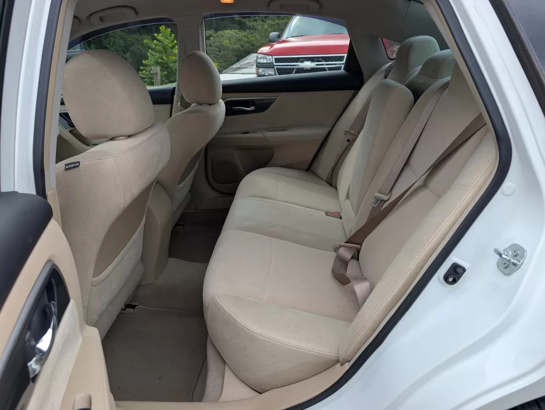 2013 /Beige Nissan Altima 2.5 S (1N4AL3AP2DC) with an Other engine, located at 3959 U.S. 80 W, Phenix City, AL, 36870, (334) 297-4885, 32.469296, -85.135185 - Experience the freedom of the open road with the 2013 Nissan Altima 2.5 S, the perfect sedan for your daily commute or weekend getaways. This stylish and efficient vehicle is ideal for budget-conscious buyers and growing families alike, providing comfort and reliability without breaking the bank. At - Photo#10