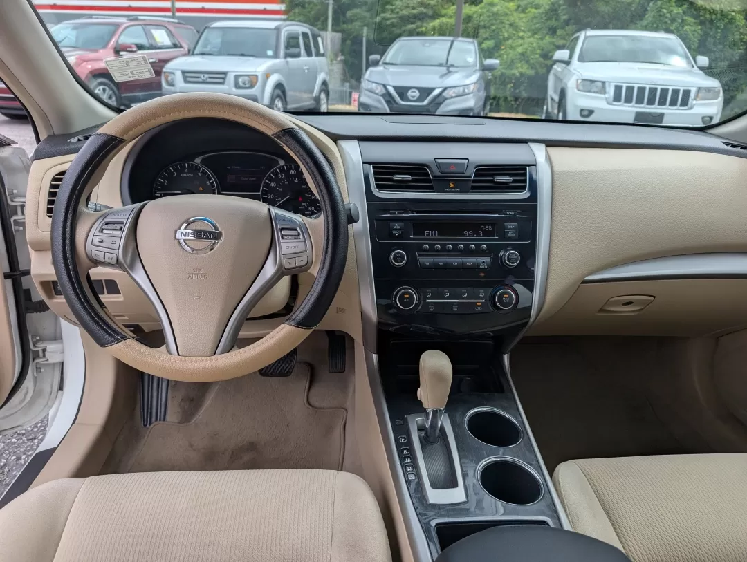 2013 /Beige Nissan Altima 2.5 S (1N4AL3AP2DC) with an Other engine, located at 3959 U.S. 80 W, Phenix City, AL, 36870, (334) 297-4885, 32.469296, -85.135185 - Experience the freedom of the open road with the 2013 Nissan Altima 2.5 S, the perfect sedan for your daily commute or weekend getaways. This stylish and efficient vehicle is ideal for budget-conscious buyers and growing families alike, providing comfort and reliability without breaking the bank. At - Photo#11
