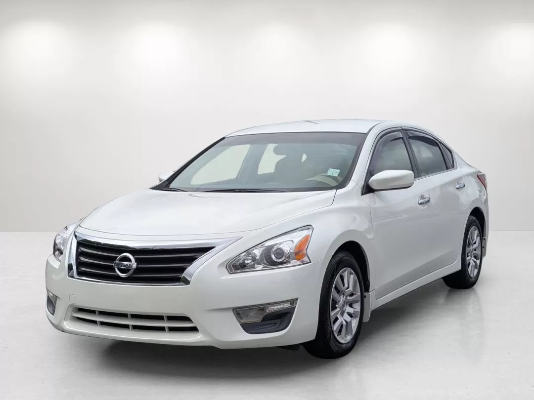 2013 /Beige Nissan Altima 2.5 S (1N4AL3AP2DC) with an Other engine, located at 3959 U.S. 80 W, Phenix City, AL, 36870, (334) 297-4885, 32.469296, -85.135185 - Experience the freedom of the open road with the 2013 Nissan Altima 2.5 S, the perfect sedan for your daily commute or weekend getaways. This stylish and efficient vehicle is ideal for budget-conscious buyers and growing families alike, providing comfort and reliability without breaking the bank. At - Photo#1