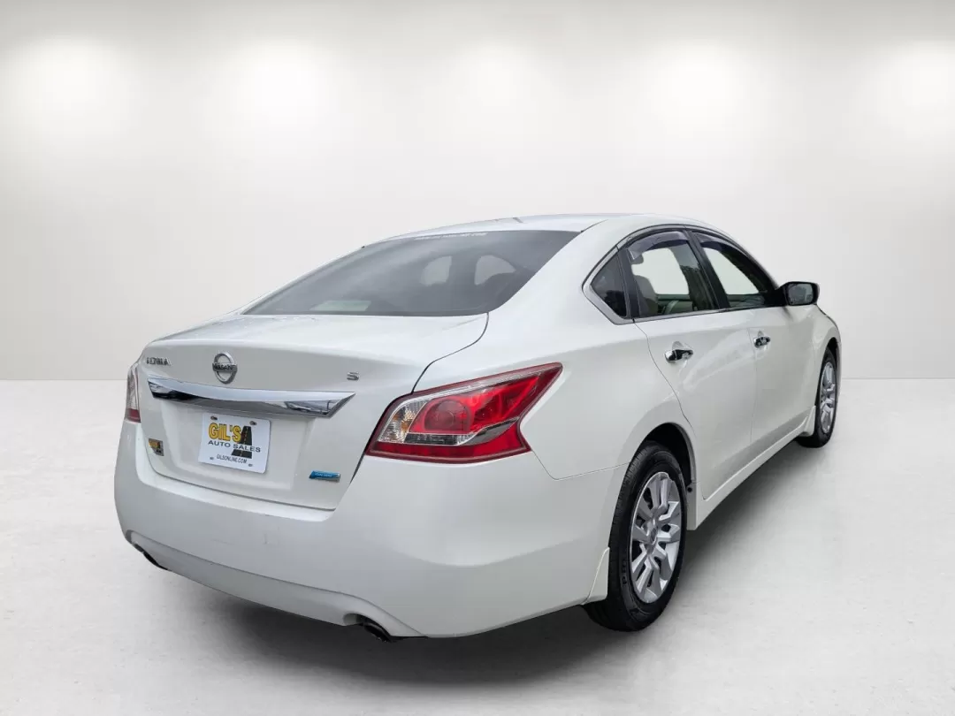 2013 /Beige Nissan Altima 2.5 S (1N4AL3AP2DC) with an Other engine, located at 3959 U.S. 80 W, Phenix City, AL, 36870, (334) 297-4885, 32.469296, -85.135185 - Experience the freedom of the open road with the 2013 Nissan Altima 2.5 S, the perfect sedan for your daily commute or weekend getaways. This stylish and efficient vehicle is ideal for budget-conscious buyers and growing families alike, providing comfort and reliability without breaking the bank. At - Photo#5