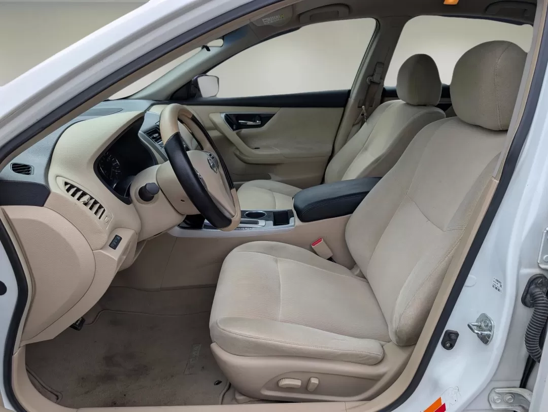 2013 /Beige Nissan Altima 2.5 S (1N4AL3AP2DC) with an Other engine, located at 3959 U.S. 80 W, Phenix City, AL, 36870, (334) 297-4885, 32.469296, -85.135185 - Experience the freedom of the open road with the 2013 Nissan Altima 2.5 S, the perfect sedan for your daily commute or weekend getaways. This stylish and efficient vehicle is ideal for budget-conscious buyers and growing families alike, providing comfort and reliability without breaking the bank. At - Photo#10
