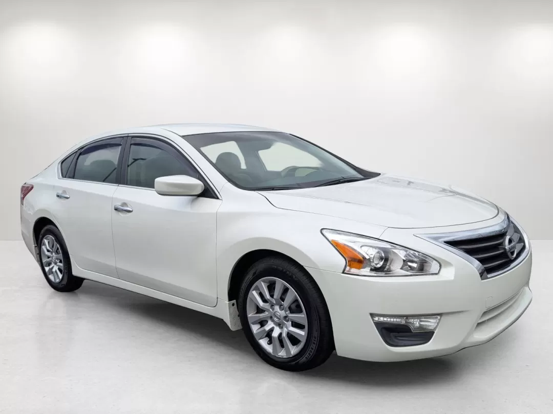 2013 /Beige Nissan Altima 2.5 S (1N4AL3AP2DC) with an Other engine, located at 5115 14th Ave., Columbus, GA, 31904, (706) 323-0345, 32.511494, -84.971046 - Experience the freedom of the open road with the 2013 Nissan Altima 2.5 S, the perfect sedan for your daily commute or weekend getaways. This stylish and efficient vehicle is ideal for budget-conscious buyers and growing families alike, providing comfort and reliability without breaking the bank. At - Photo#2