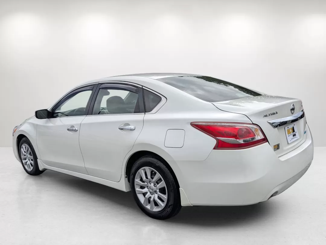 2013 /Beige Nissan Altima 2.5 S (1N4AL3AP2DC) with an Other engine, located at 5115 14th Ave., Columbus, GA, 31904, (706) 323-0345, 32.511494, -84.971046 - Experience the freedom of the open road with the 2013 Nissan Altima 2.5 S, the perfect sedan for your daily commute or weekend getaways. This stylish and efficient vehicle is ideal for budget-conscious buyers and growing families alike, providing comfort and reliability without breaking the bank. At - Photo#6