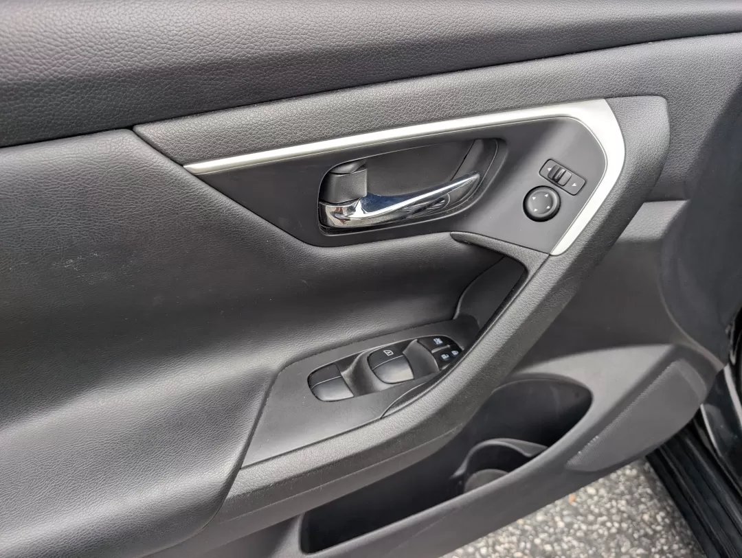 2016 /Charcoal Nissan Altima 2.5 SV (1N4AL3AP2GC) with an Other engine, located at 3959 U.S. 80 W, Phenix City, AL, 36870, (334) 297-4885, 32.469296, -85.135185 - Looking for a reliable and stylish sedan that fits seamlessly into your busy lifestyle? Look no further than this stunning 2016 Nissan Altima 2.5 SV, perfect for daily commutes, family outings, or weekend getaways. With its sleek Super Black exterior and comfortable charcoal cloth interior, this veh - Photo#8