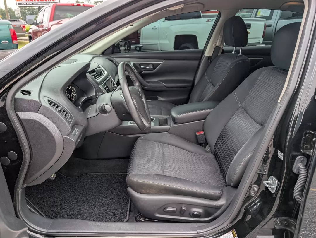2016 /Charcoal Nissan Altima 2.5 SV (1N4AL3AP2GC) with an Other engine, located at 3959 U.S. 80 W, Phenix City, AL, 36870, (334) 297-4885, 32.469296, -85.135185 - Looking for a reliable and stylish sedan that fits seamlessly into your busy lifestyle? Look no further than this stunning 2016 Nissan Altima 2.5 SV, perfect for daily commutes, family outings, or weekend getaways. With its sleek Super Black exterior and comfortable charcoal cloth interior, this veh - Photo#9