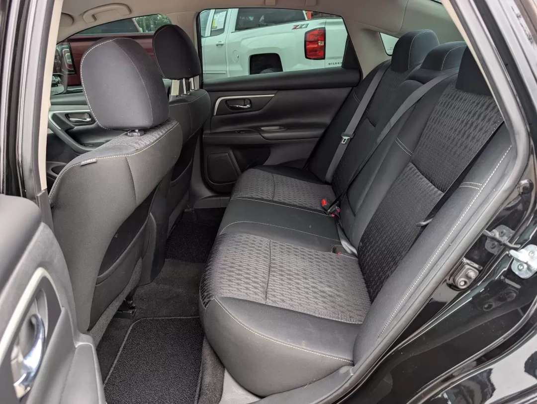 2016 /Charcoal Nissan Altima 2.5 SV (1N4AL3AP2GC) with an Other engine, located at 3959 U.S. 80 W, Phenix City, AL, 36870, (334) 297-4885, 32.469296, -85.135185 - Looking for a reliable and stylish sedan that fits seamlessly into your busy lifestyle? Look no further than this stunning 2016 Nissan Altima 2.5 SV, perfect for daily commutes, family outings, or weekend getaways. With its sleek Super Black exterior and comfortable charcoal cloth interior, this veh - Photo#10