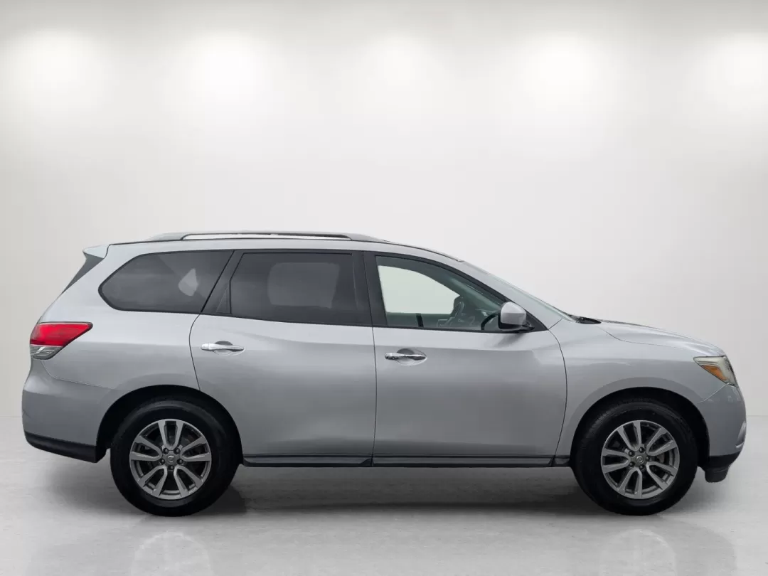 2016 Nissan Pathfinder S (5N1AR2MN0GC) with an Other engine, located at 3959 U.S. 80 W, Phenix City, AL, 36870, (334) 297-4885, 32.469296, -85.135185 - **Discover an Adventure with the 2016 Nissan Pathfinder S The Ideal Family SUV!**<br /> <br /> Are you searching for a reliable and spacious SUV that can seamlessly accommodate your family's lifestyle? Look no further than the 2016 Nissan Pathfinder S, now available at Gils Auto in Phenix City, AL. - Photo#3