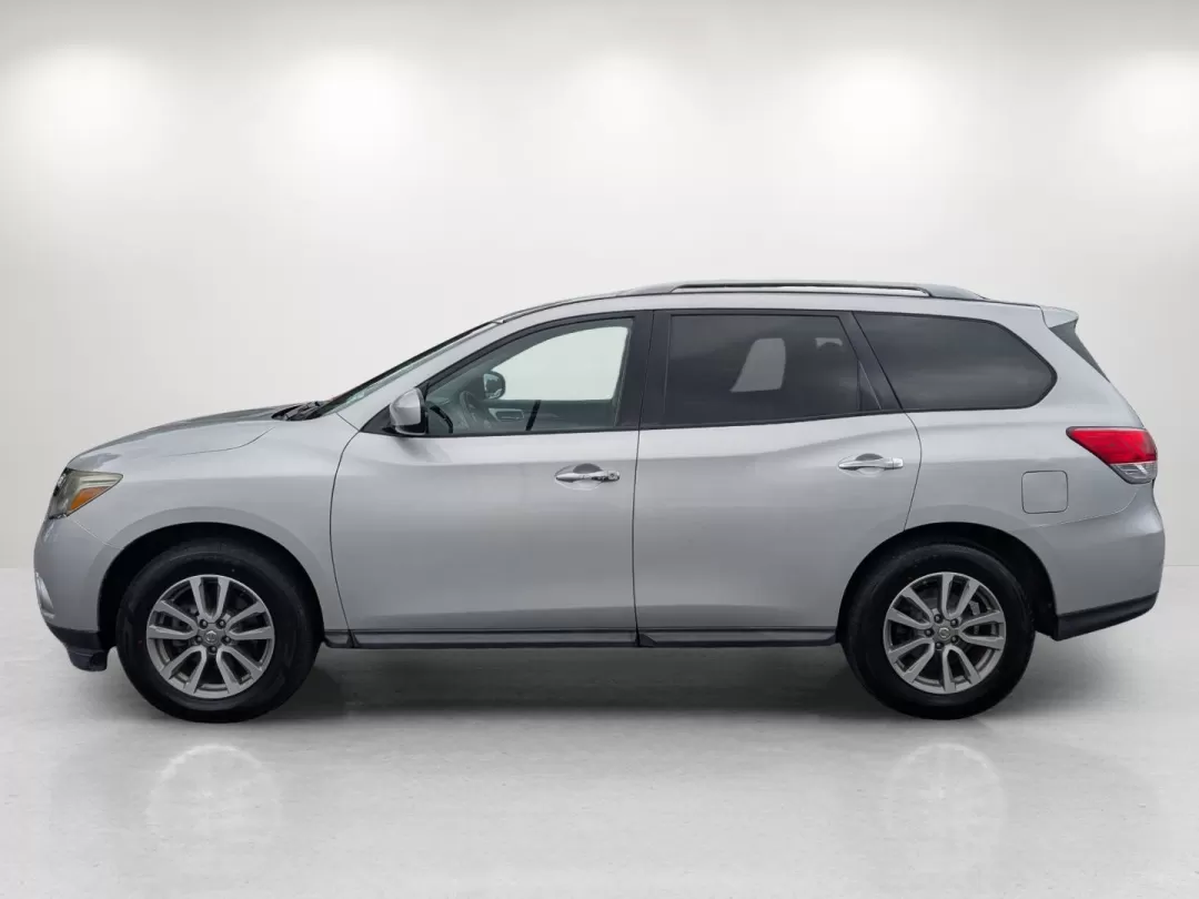 2016 Nissan Pathfinder S (5N1AR2MN0GC) with an Other engine, located at 3959 U.S. 80 W, Phenix City, AL, 36870, (334) 297-4885, 32.469296, -85.135185 - **Discover an Adventure with the 2016 Nissan Pathfinder S The Ideal Family SUV!**<br /> <br /> Are you searching for a reliable and spacious SUV that can seamlessly accommodate your family's lifestyle? Look no further than the 2016 Nissan Pathfinder S, now available at Gils Auto in Phenix City, AL. - Photo#7