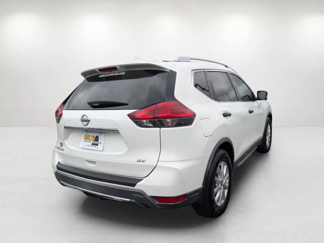 2017 /Charcoal Nissan Rogue SV (KNMAT2MT0HP) with an Other engine, located at 3959 U.S. 80 W, Phenix City, AL, 36870, (334) 297-4885, 32.469296, -85.135185 - Discover your next adventure with the 2017 Nissan Rogue SV, now available at Gils Auto in Phenix City, AL! Whether you're commuting to work, taking the kids to school, or embarking on weekend getaways, this SUV seamlessly combines style, comfort, and practicality. This vehicle is perfect for growing - Photo#4