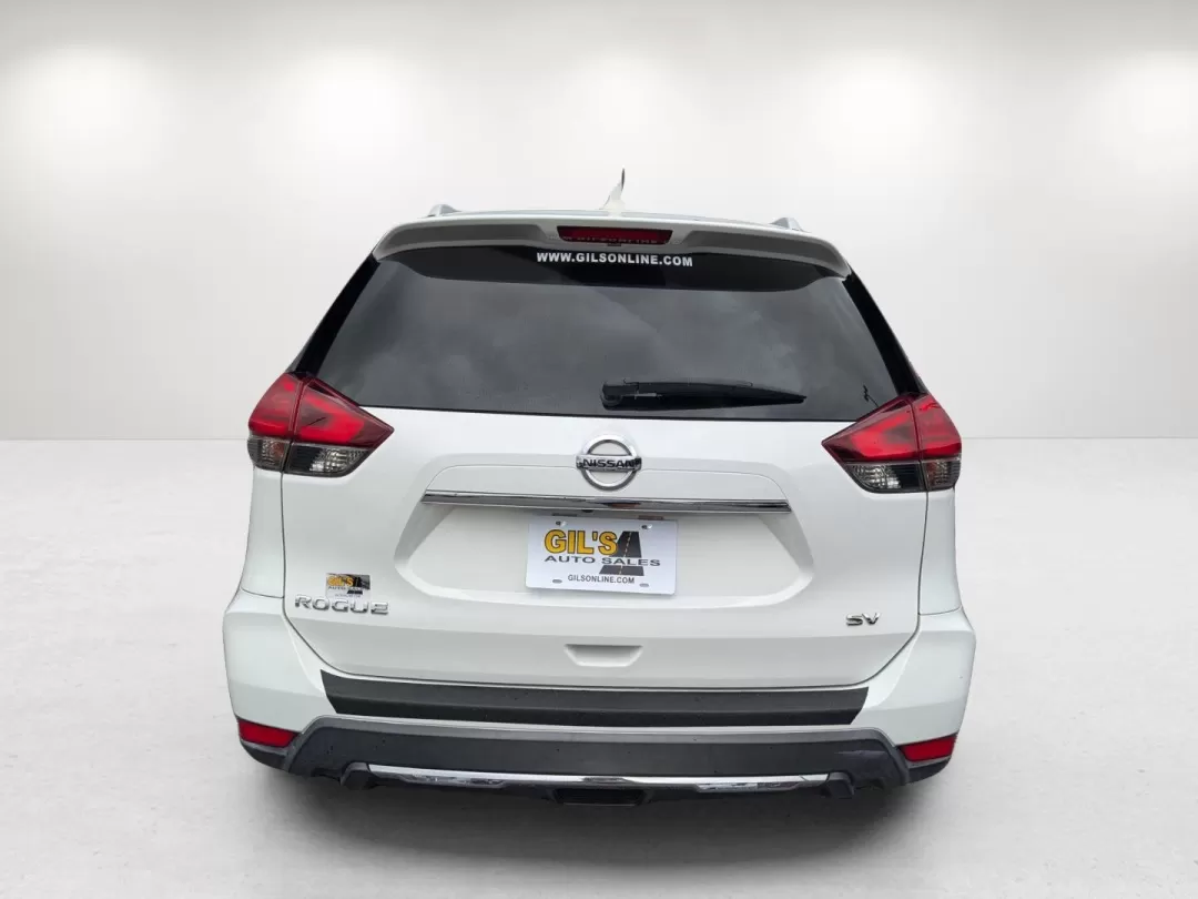2017 /Charcoal Nissan Rogue SV (KNMAT2MT0HP) with an Other engine, located at 3959 U.S. 80 W, Phenix City, AL, 36870, (334) 297-4885, 32.469296, -85.135185 - Discover your next adventure with the 2017 Nissan Rogue SV, now available at Gils Auto in Phenix City, AL! Whether you're commuting to work, taking the kids to school, or embarking on weekend getaways, this SUV seamlessly combines style, comfort, and practicality. This vehicle is perfect for growing - Photo#5