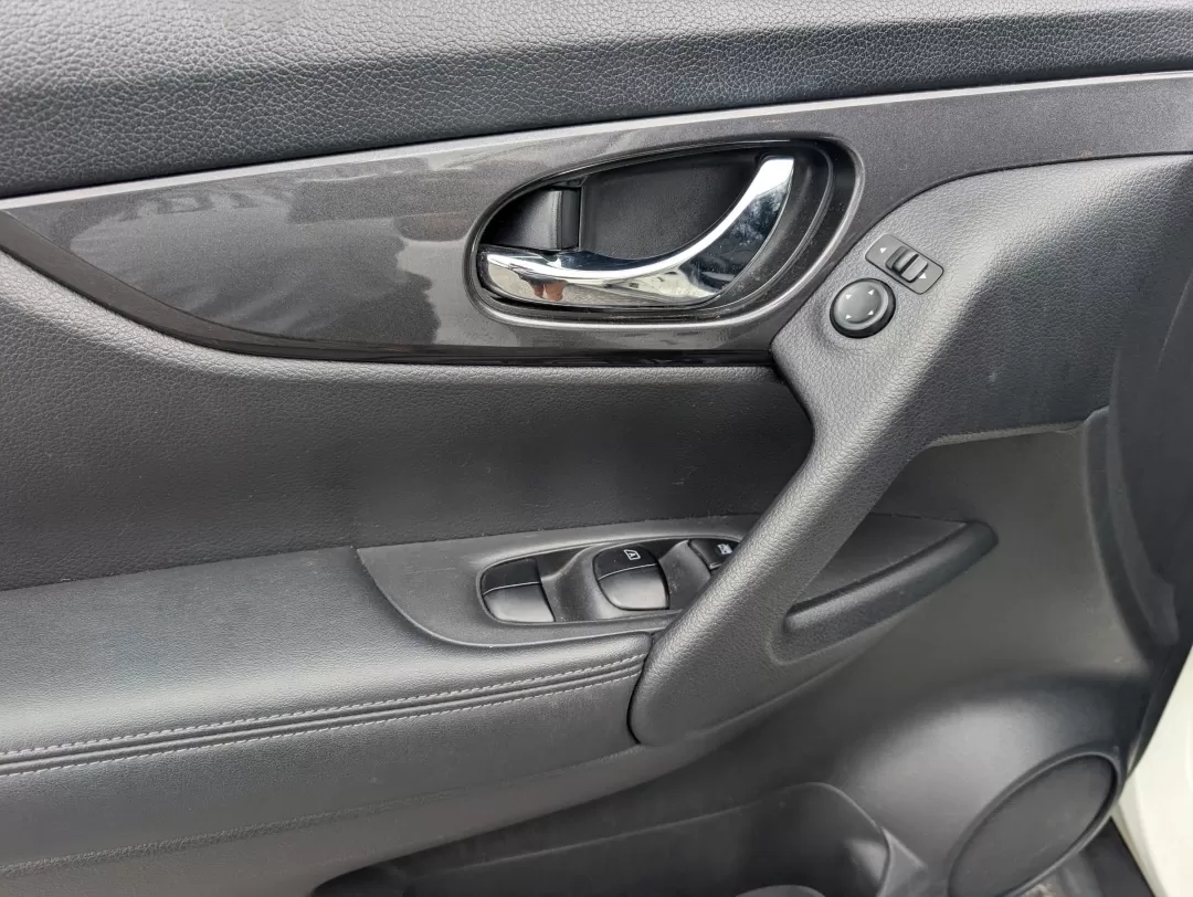 2017 /Charcoal Nissan Rogue SV (KNMAT2MT0HP) with an Other engine, located at 3959 U.S. 80 W, Phenix City, AL, 36870, (334) 297-4885, 32.469296, -85.135185 - Discover your next adventure with the 2017 Nissan Rogue SV, now available at Gils Auto in Phenix City, AL! Whether you're commuting to work, taking the kids to school, or embarking on weekend getaways, this SUV seamlessly combines style, comfort, and practicality. This vehicle is perfect for growing - Photo#8