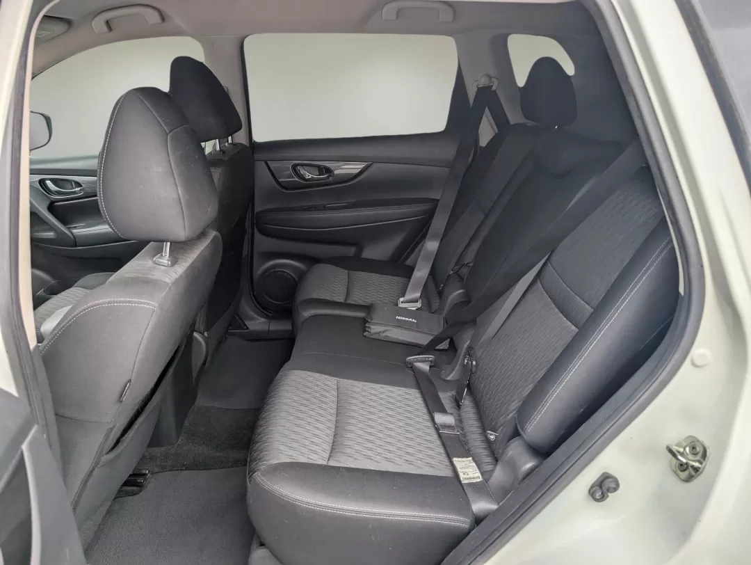 2017 /Charcoal Nissan Rogue SV (KNMAT2MT0HP) with an Other engine, located at 3959 U.S. 80 W, Phenix City, AL, 36870, (334) 297-4885, 32.469296, -85.135185 - Discover your next adventure with the 2017 Nissan Rogue SV, now available at Gils Auto in Phenix City, AL! Whether you're commuting to work, taking the kids to school, or embarking on weekend getaways, this SUV seamlessly combines style, comfort, and practicality. This vehicle is perfect for growing - Photo#10