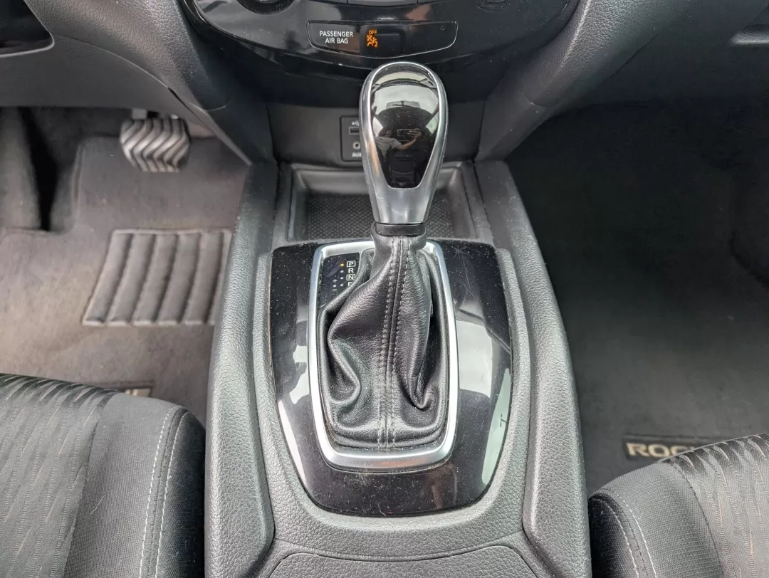 2017 /Charcoal Nissan Rogue SV (KNMAT2MT0HP) with an Other engine, located at 3959 U.S. 80 W, Phenix City, AL, 36870, (334) 297-4885, 32.469296, -85.135185 - Discover your next adventure with the 2017 Nissan Rogue SV, now available at Gils Auto in Phenix City, AL! Whether you're commuting to work, taking the kids to school, or embarking on weekend getaways, this SUV seamlessly combines style, comfort, and practicality. This vehicle is perfect for growing - Photo#13