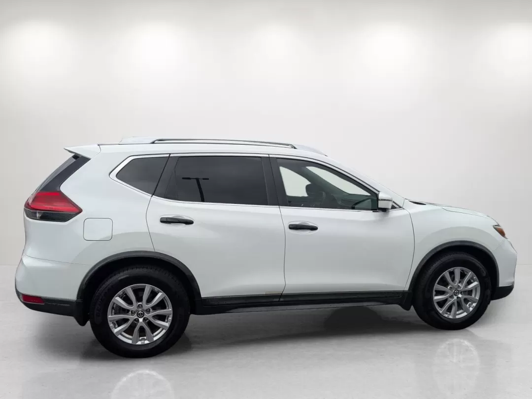 2017 /Charcoal Nissan Rogue SV (KNMAT2MT0HP) with an Other engine, located at 7000 Northlake Connector, Columbus, GA, 31904, (706) 987-8085, 32.524975, -84.978134 - Discover your next adventure with the 2017 Nissan Rogue SV, now available at Gils Auto in Phenix City, AL! Whether you're commuting to work, taking the kids to school, or embarking on weekend getaways, this SUV seamlessly combines style, comfort, and practicality. This vehicle is perfect for growing - Photo#3