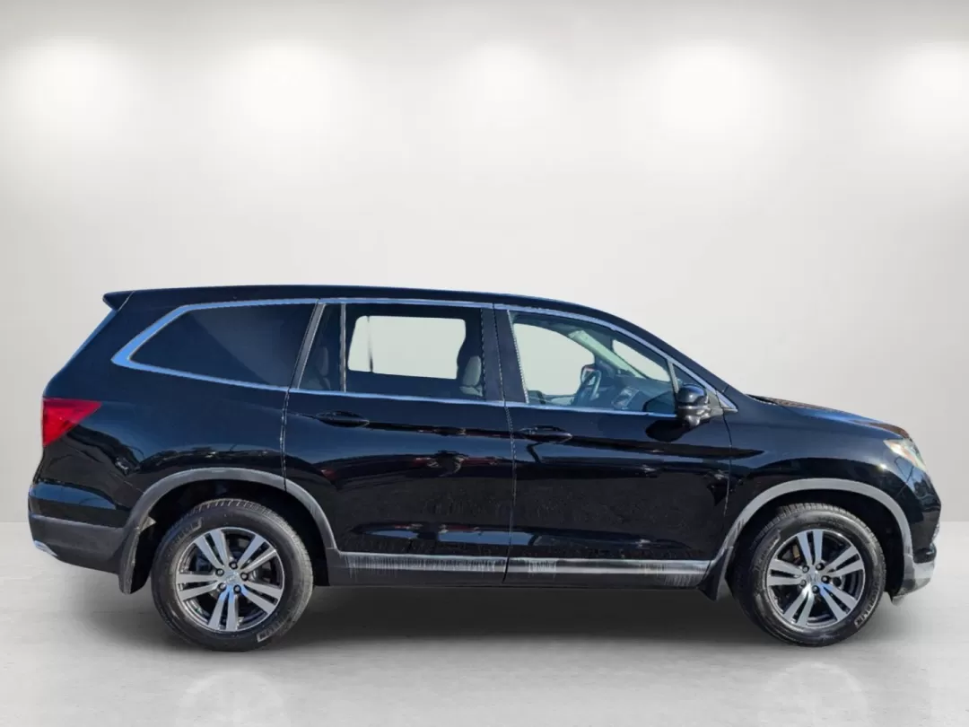 2017 Honda Pilot EX-L (5FNYF5H50HB) with an Other engine, located at 3959 U.S. 80 W, Phenix City, AL, 36870, (334) 297-4885, 32.469296, -85.135185 - Discover the perfect blend of comfort and versatility with the 2017 Honda Pilot EX-L, now available at Gils Auto in Phenix City, AL. Whether you're carting around a growing family, embarking on spontaneous weekend getaways, or navigating long commutes, this spacious SUV is designed for an active lif - Photo#3
