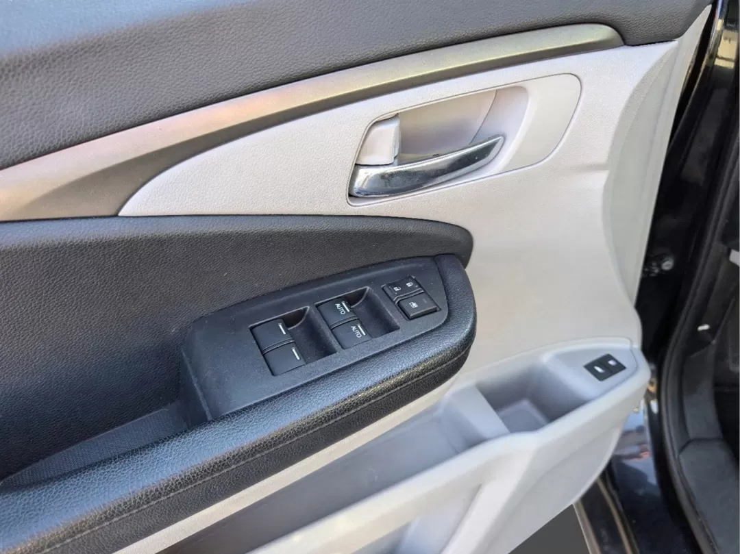 2017 Honda Pilot EX-L (5FNYF5H50HB) with an Other engine, located at 3959 U.S. 80 W, Phenix City, AL, 36870, (334) 297-4885, 32.469296, -85.135185 - Discover the perfect blend of comfort and versatility with the 2017 Honda Pilot EX-L, now available at Gils Auto in Phenix City, AL. Whether you're carting around a growing family, embarking on spontaneous weekend getaways, or navigating long commutes, this spacious SUV is designed for an active lif - Photo#8